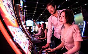 Antarmuka platform jangkar555 menampilkan pasar sportsbook, permainan slot, dan kasino langsung